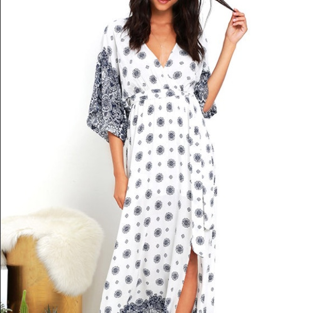 Lulus white and blue paisley print maxi dress